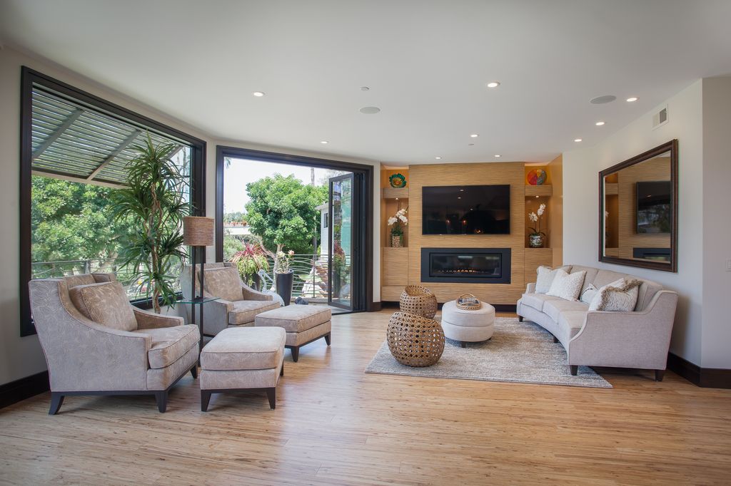2820 bayside living room - Beach Builders